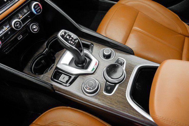 Used 2021 Alfa Romeo Giulia Ti AWD/4WD image 25