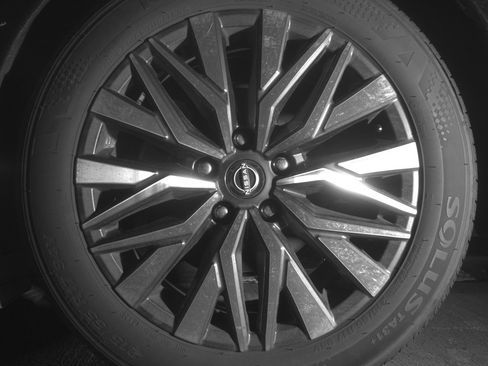 Used 2025 Nissan Altima 2.5 SV FWD image 14