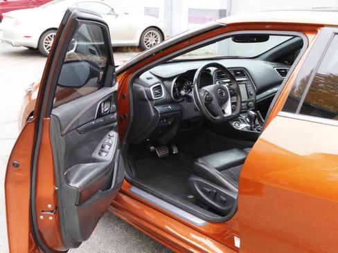 Used 2019 Nissan Maxima SR w/ Premium Package image 21