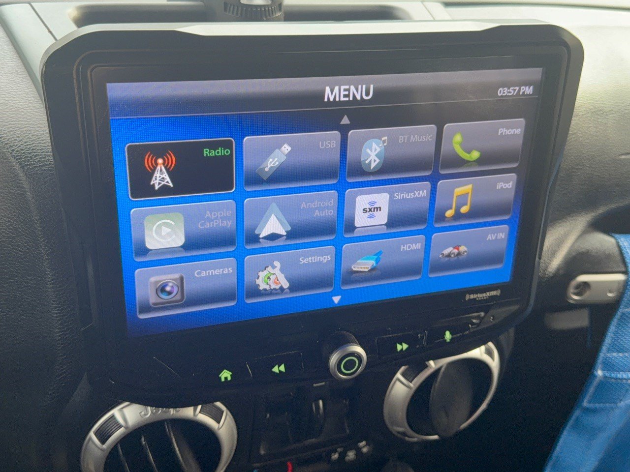 Used 2015 Jeep Wrangler Unlimited Rubicon AWD/4WD image 23