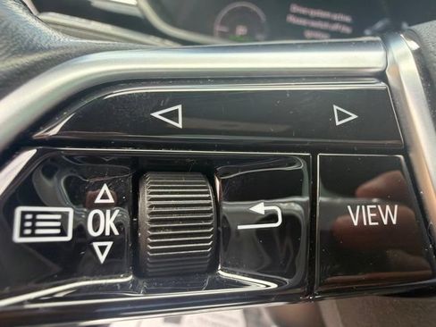 Used 2023 Audi e-tron Premium Plus AWD/4WD image 24