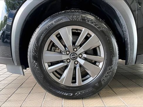 Used 2025 Nissan Pathfinder SV FWD image 31