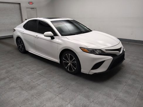 Used 2020 Toyota Camry SE w/ Convenience Package FWD image 11