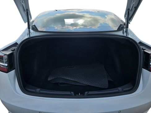 Used 2018 Tesla Model 3 Long Range RWD image 26