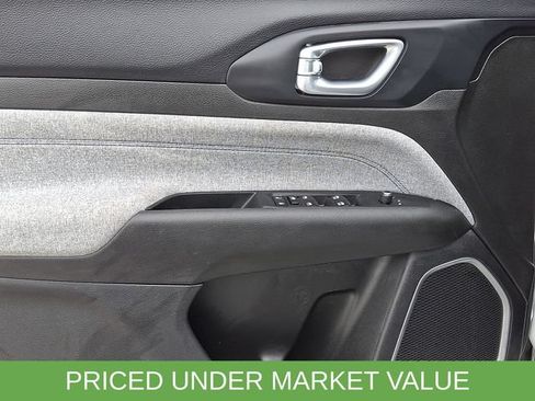 Used 2024 Jeep Compass Latitude AWD/4WD image 14