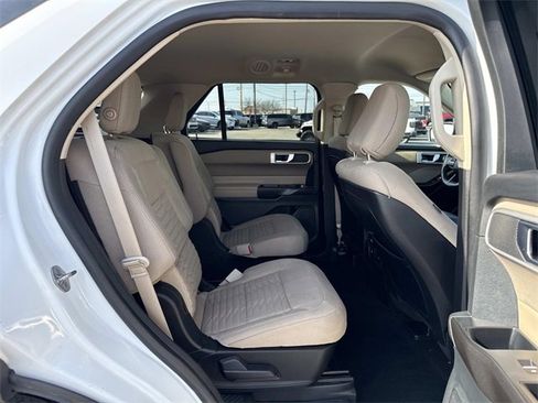 Used 2020 Ford Explorer XLT w/ Class III Trailer Tow Package image 16