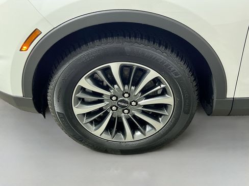 Used 2022 Lincoln Nautilus FWD w/ Premium Package image 14