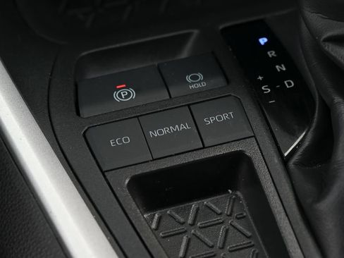 Used 2024 Toyota RAV4 LE FWD image 27