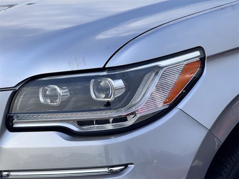 Used 2024 Lincoln Navigator Premiere image 10