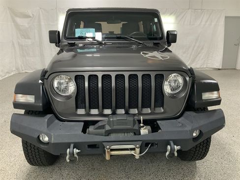 Used 2018 Jeep Wrangler Unlimited Sport AWD/4WD image 3