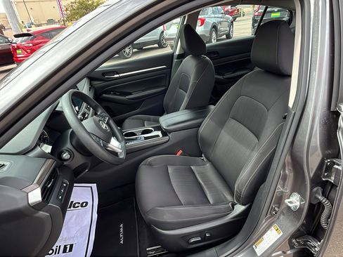 Used 2023 Nissan Altima 2.5 SV image 10