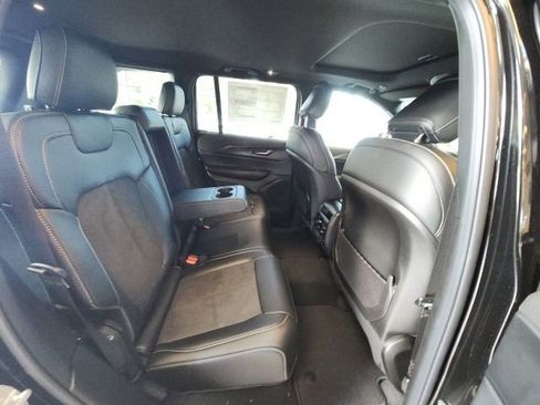 New 2025 Jeep Grand Cherokee Altitude image 18