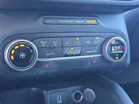 Used 2020 Ford Escape SE image 19
