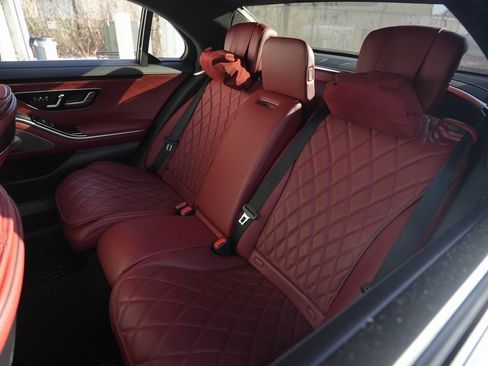 Used 2022 Mercedes-Benz S 580 4MATIC Sedan w/ AMG Line Package image 18