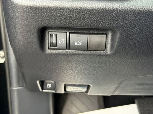 Used 2021 Toyota RAV4 LE image 32