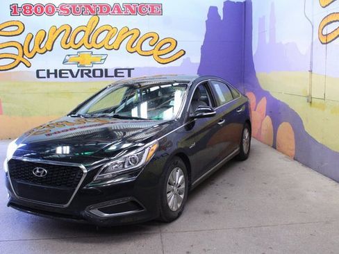 Used 2016 Hyundai Sonata SE image 2
