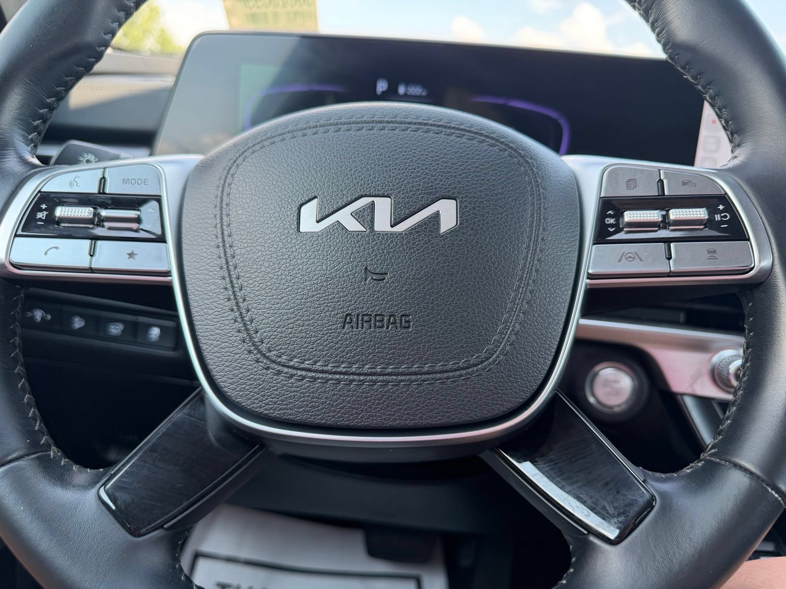 Used 2025 Kia Telluride S FWD image 18