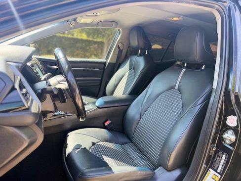 Used 2019 Toyota Camry SE FWD image 8