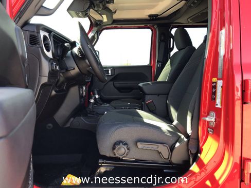 New 2025 Jeep Gladiator Sport image 13