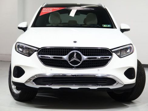 Used 2025 Mercedes-Benz GLC 300 4MATIC image 3