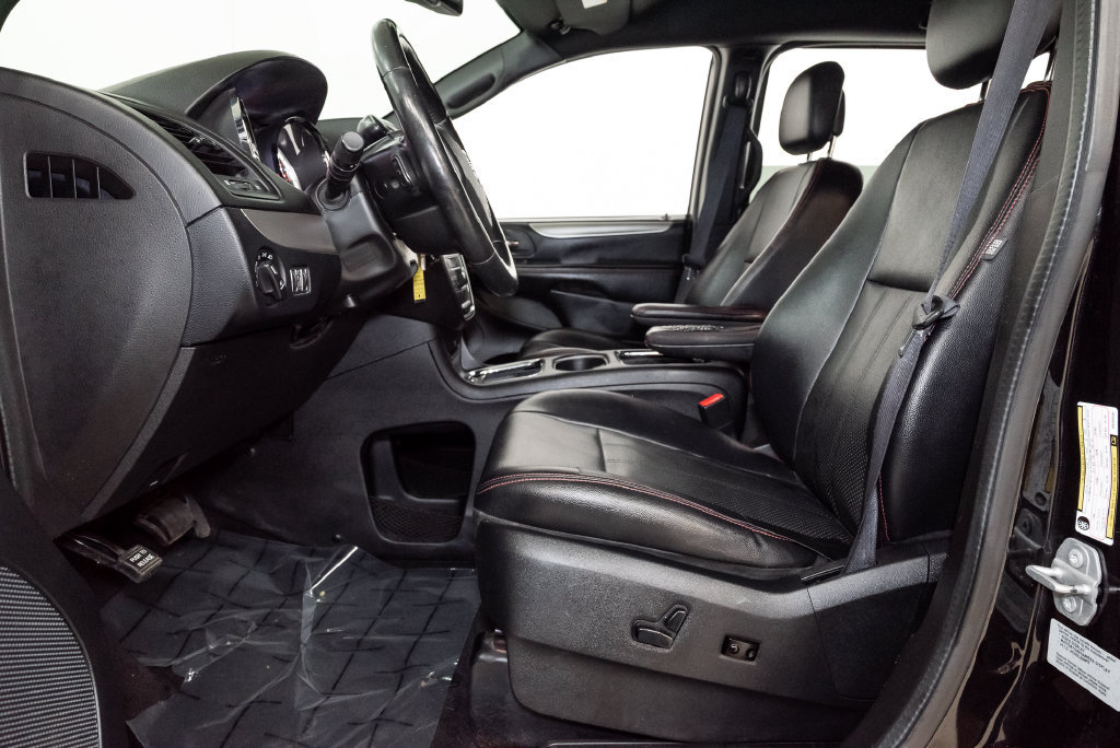 Used 2016 Dodge Grand Caravan R/T w/ Driver Convenience Group FWD image 12