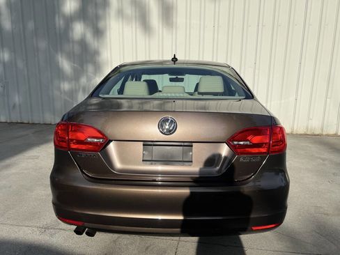 Used 2013 Volkswagen Jetta SE FWD image 4