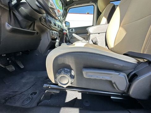 Used 2021 Jeep Wrangler Unlimited Sahara w/ LED Lighting Group AWD/4WD image 16