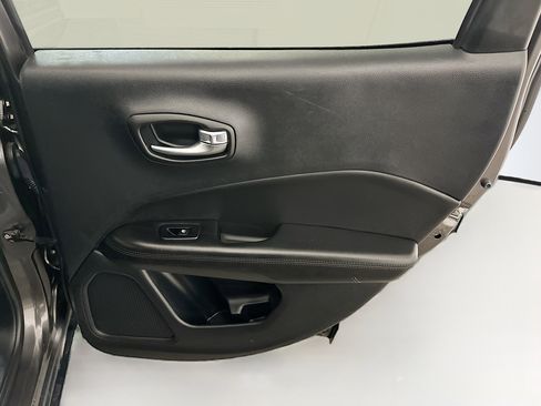 Used 2020 Jeep Compass Latitude image 31