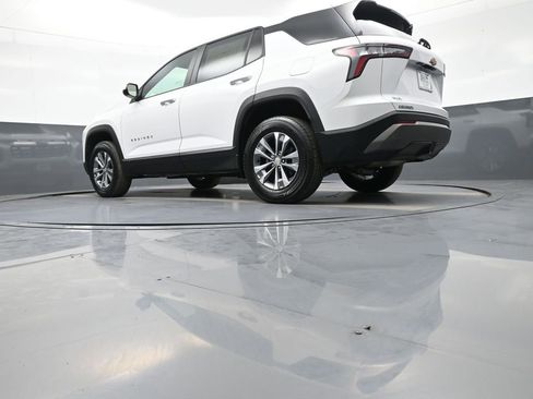 Used 2025 Chevrolet Equinox LT FWD image 30