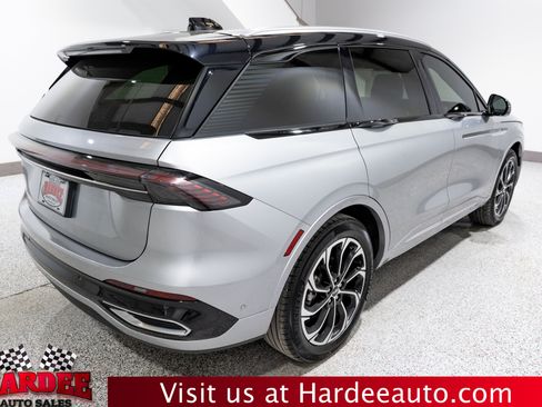 Used 2024 Lincoln Nautilus Reserve w/ Equipment Group 202A AWD/4WD image 5