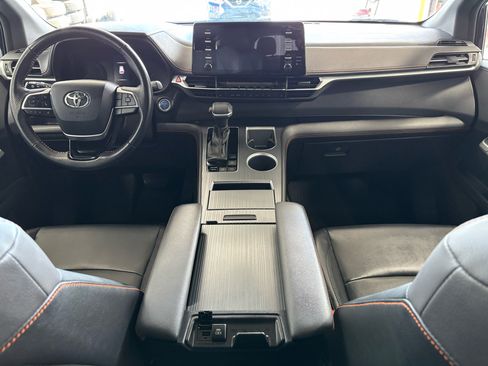 Used 2021 Toyota Sienna XSE image 9