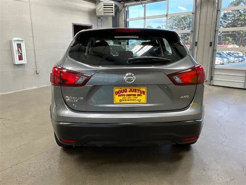 Used 2019 Nissan Rogue Sport S image 4