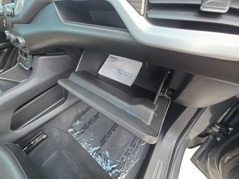 Used 2021 GMC Terrain SLT image 17