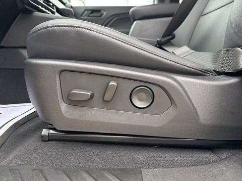 Used 2025 Chevrolet Colorado Trail Boss image 14