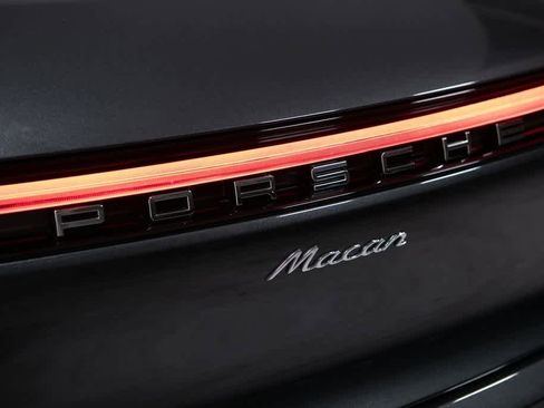 Used 2025 Porsche Macan image 36