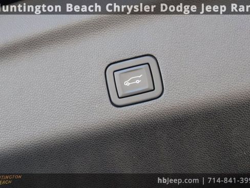 Used 2024 Chevrolet Suburban LT image 39