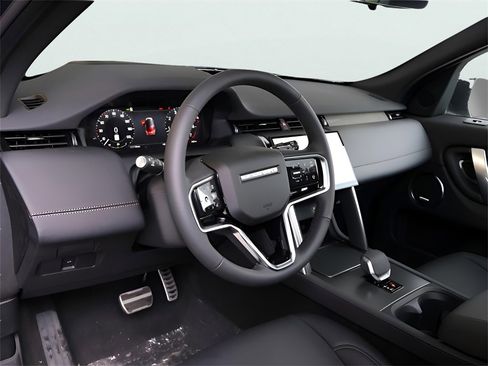 New 2025 Land Rover Discovery Sport Dynamic SE image 40