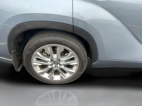 Used 2023 Toyota Highlander Limited image 13