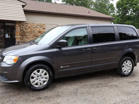 Used 2017 Dodge Grand Caravan SE w/ Power Window Group FWD image 10