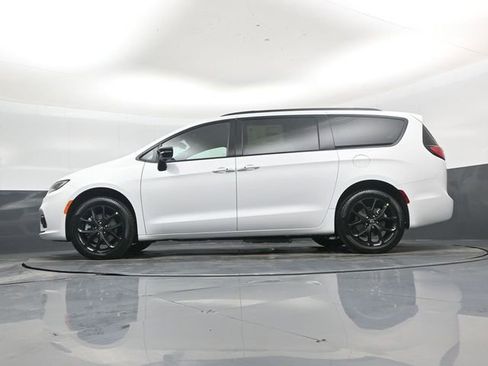 New 2026 Chrysler Pacifica Select image 43