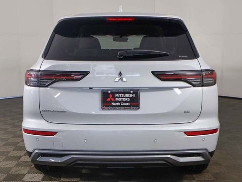 New 2026 Mitsubishi Outlander SE image 14