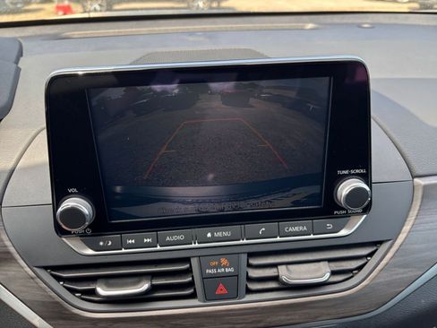 Used 2025 Nissan Altima 2.5 SV FWD image 23