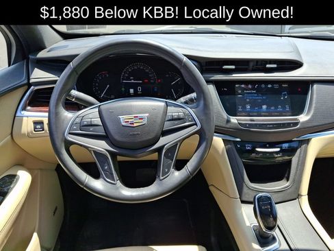 Used 2017 Cadillac XT5 Luxury AWD/4WD image 2