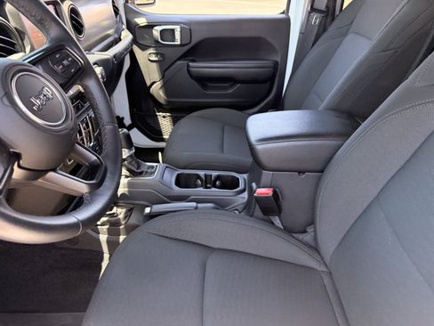 Used 2021 Jeep Wrangler Unlimited Sport AWD/4WD image 17