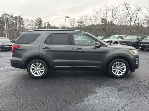 Used 2016 Ford Explorer XLT w/ Equipment Group 202A image 8