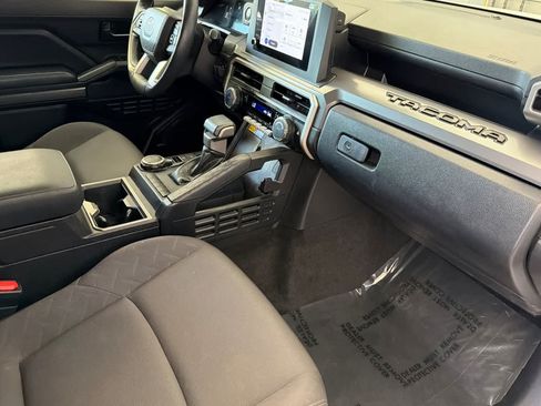 Used 2024 Toyota Tacoma SR5 AWD/4WD image 15