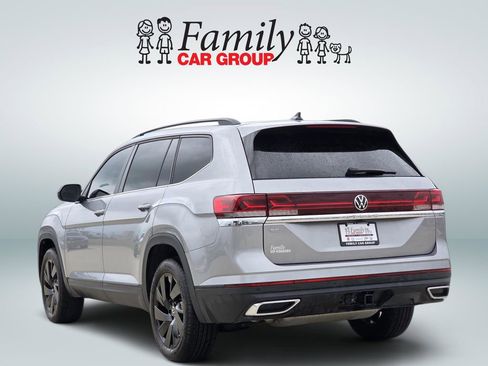 Used 2025 Volkswagen Atlas SE image 3