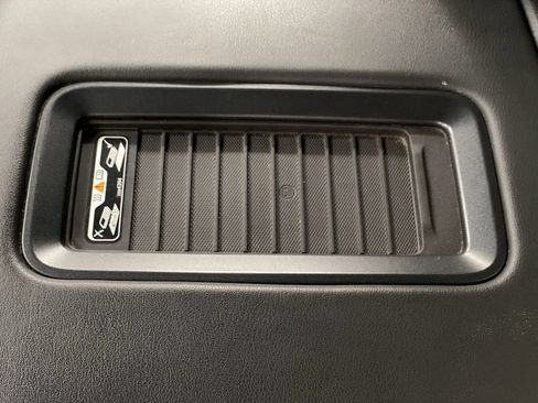 Used 2017 GMC Yukon SLT AWD/4WD image 21