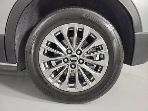 Used 2025 Cadillac XT4 Premium Luxury FWD image 10