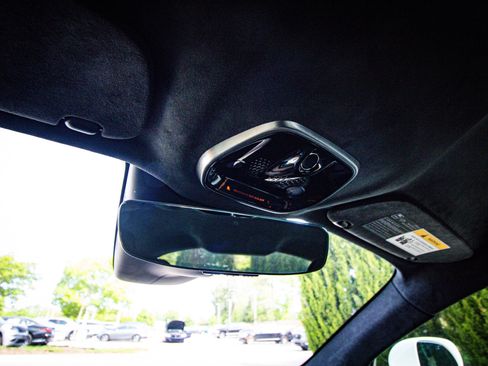 Used 2025 McLaren Artura RWD image 29